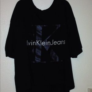 Loose fitting crop top.